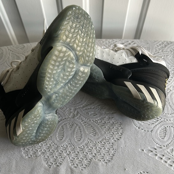 Issue #2 Adidas Sneakers. - Picture 6 of 9